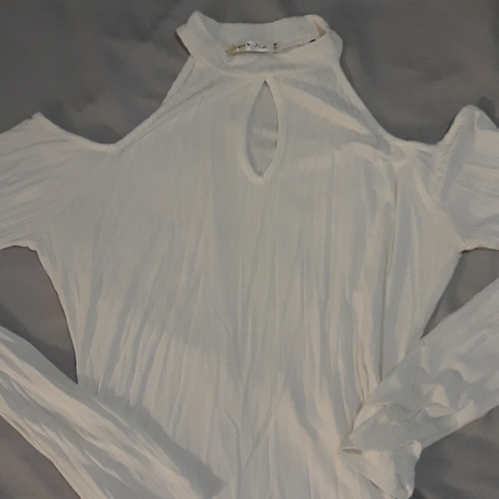 Cold open shoulder keyhole collar top Heart & Hips